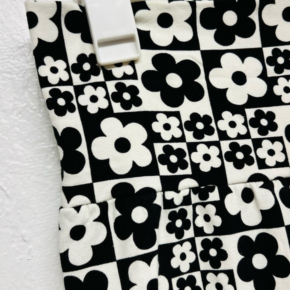 WILD Fable Black/ White Floral Check High Waistband Yoga Flare Pant-M - Picture 7 of 7